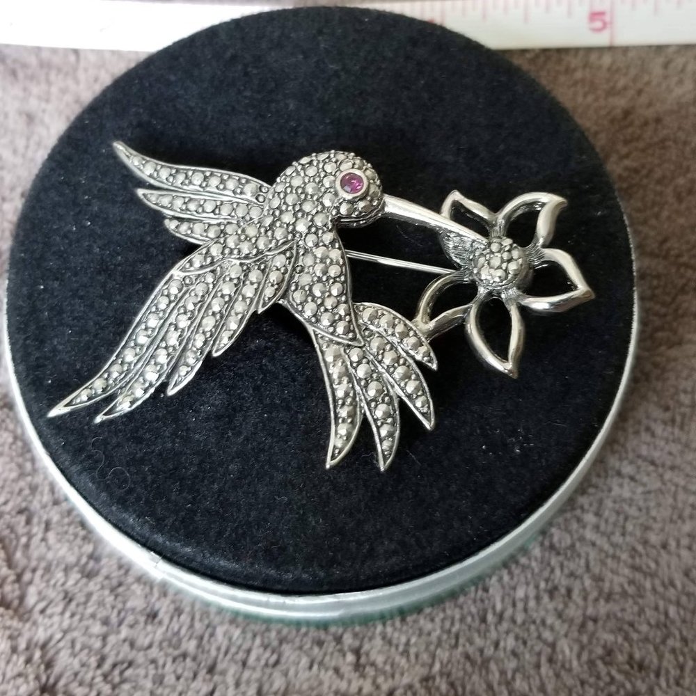 Vintage-Retro Avon Hummingbird Brooch